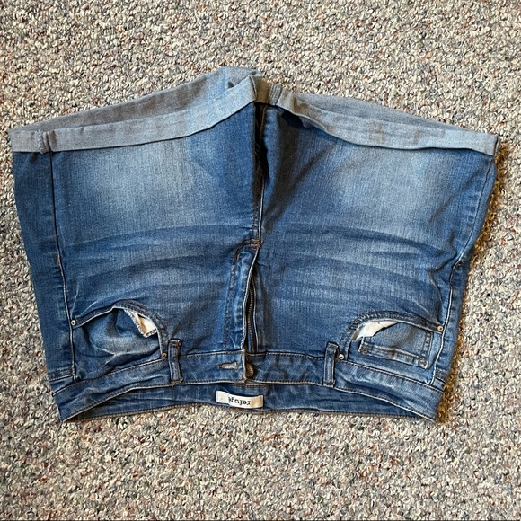 Shorts - Picture 1 of 3